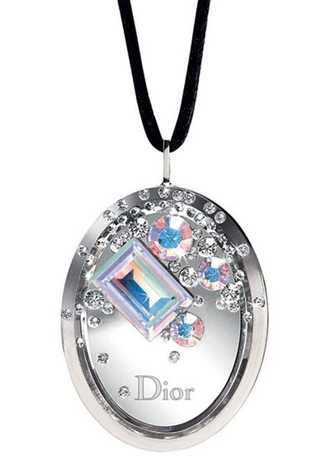 dior lip pendant